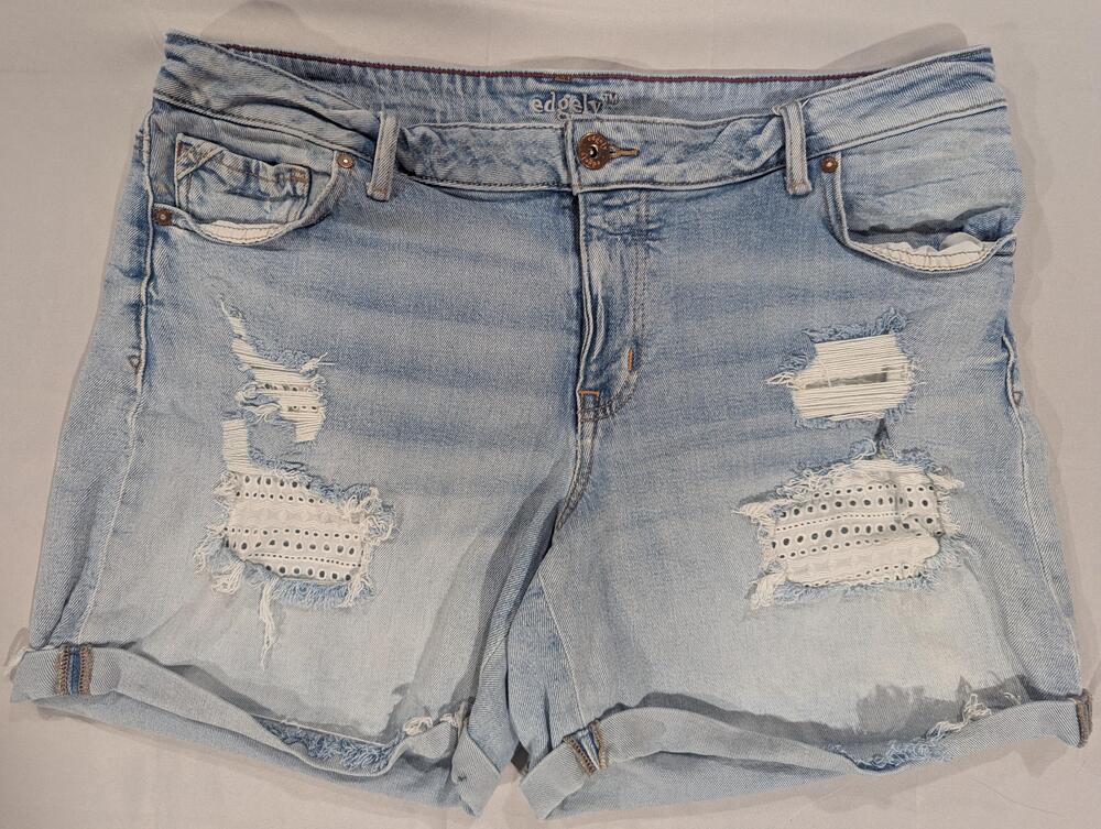 Edgely Shorts Womens 18W Blue Denim Boyfriend Distressed Lace Patch Cuffed